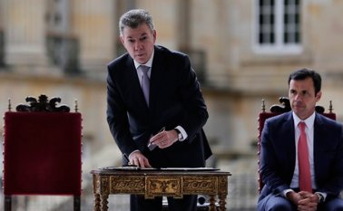 Juan Manuel Santos firmando la Ley 1917. Colprensa