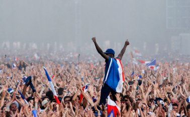 Francia se impuso con goles del croata Mario Mandzukic, en propia puerta (m.18); Antoine Griezmann, de penalti (m.38); Paul Pogba, (m.59) y Kylian Mbappé, (m.65). AFP