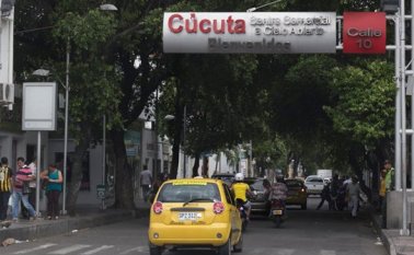 Centro Comercial A Cielo Abierto. Archivo La Opinión