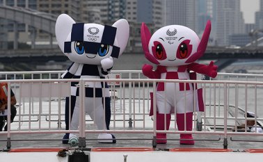 'Miraitowa' y 'Someity'. AFP