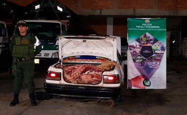 Las autoridades interceptaron un vehículo con placas venezolanas en cual contenía más de 2 toneladas de carne. Policía Nacional