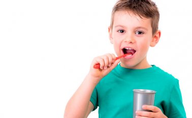 Los hábitos correctos del cuidado oral son inculcados desde la infancia. Internet