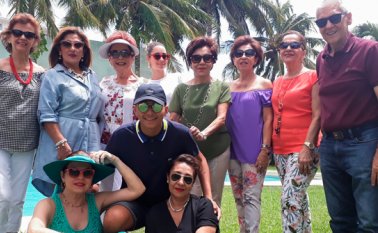 Betty de Correal, Diana Gutiérrez, Magaly de Canal, Maya Cheik González, Elsa de González, Betty de Lamk, Nassire Saffi, José Castro Lobo, Silvia Faillace, Amir Cheik González y Sandra González.
Laura Correal