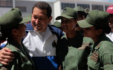 El mandatario venezolano reapareció ayer y visitó a soldados de academia militar. AFP / Presidencia