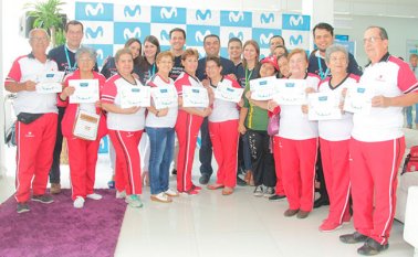 Adultos mayores pertenecientes al programa de jubilados de Comfanorte. telefónica