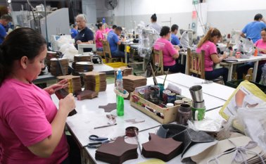 Las nueve empresas hacen parte de un plan piloto que se ejecuta a nivel nacional gracias a un convenio entre el Sena y Acicam, que tiene un costo de 2.800 millones de pesos. Archivo