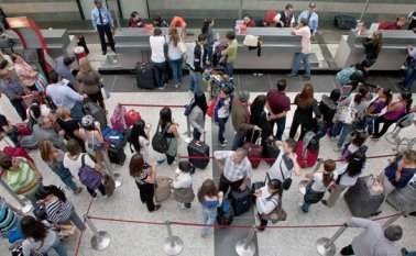 María Lara, directora de asuntos corporativos de Latam Colombia, considera que el aeropuerto internacional El Dorado tiene una muy buena terminal, pero tiene que solucionar en el corto plazo el problema de congestión. Archivo La Opinión