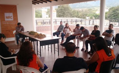 Durante la mesa de educación  se propuso ampliar la dotación de guías de Escuela Nueva e implementar un carné para los maestros. Cortesía