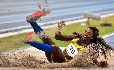 Ibargüen quedó a cuatro centímetros de igualar la marca del año. AFP