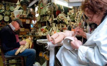 la tienda tiene más de 60 años arreglando los tesoros de las personas. Internet