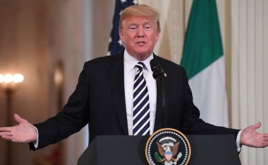 Una vez más el presidente de Estados Unidos habló sobre la supuesta injerencia de Rusia en las elecciones de 2016, pero esta vez fue contundente al pedirle al fiscal general dar por terminada esa investigación. AFP