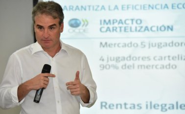 Pablo Felipe Robledo, superintendente de Industria y Comercio, ofreció ayer una charla a los empresarios sobre su labor y la ética empresarial, en el auditorio de la Cámara de Comercio de Cúcuta. Cortesía