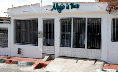 Los uniformados fueron trasladados por los familiares de Romero a la clínica San José, donde se recuperan de lesiones en la cara y oídos. La Opinión