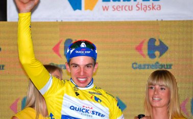 El velocista colombiano se impuso en la tercera etapa de la competencia y por fin pudo adjudicarse el triunfo. Con la victoria quedó primero en la clasificación general. Twitter