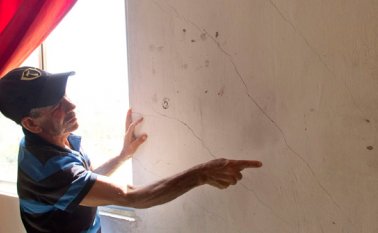 En la torre 31 los vecinos siguen preocupados por las fisuras que están presentando los apartamentos y las áreas sociales. Alfredo Estévez