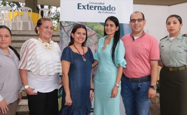 Margy Cordero, Gisela Buendía, Érika Ríos, Carmen Díaz, Harold Rodríguez y la
patrullera Leidy Castro. Obando