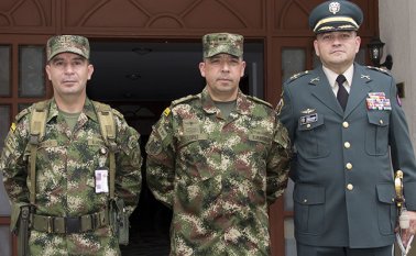 Coronel Gustavo Vargas Vargas comandante saliente, brigadier general Hugo Alejandro López Barreto y coronel Liberato Estupiñán Acevedo, comandante entrante. Alfredo Estévez