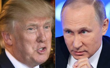 Las sanciones del gobierno de Donald Trump (izquierda), que afectan a la exportación de algunos productos tecnológicos rusos, podrían costar "centenares de millones de dólares" a la economía rusa. AFP