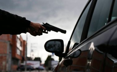 Álvaro Torres al intentar robarle su carro le dispararan hasta quitarle la vida. Internet