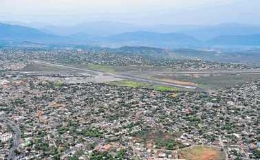 Desde sus inicios no ha tenido sino una vía de acceso y salida. La Opinión
