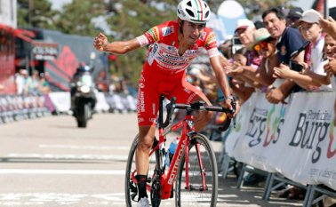El joven de 20 años, oriudo de Pesca (Boyacá), venció el fin de semana en la Vuelta a Burgos, por delante del también boyacense Miguel Ángel López. Tomada de Twitter