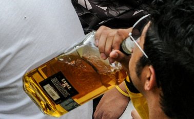 El consumo excesivo de alcohol entre los jóvenes obtienen un aumento de enfermedades cardiovasculares.  Colprensa