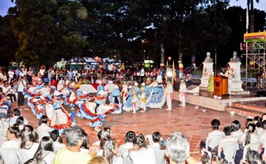 El cierre de la celebración se dio en el Parque Los Libertadores, donde se vio teatro, danza, guitarra y rock. Edinsson figueroa / La Opinión