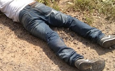 El hombre tiene dos tatuajes en el hombro derecho con dos nombres, uno de ellos, Alejandra. Cortesía