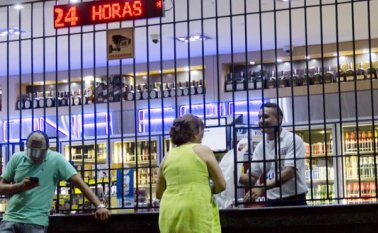Se suspenderán los permisos para el porte de armas en el municipio. La Opinión
