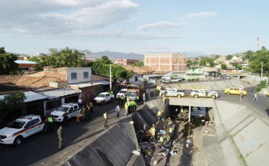 El primer día del plan choque abarcó los 16 kilómetros del Canal Bogotá en busca de ollas del microtráfico y de delincuentes. Cortesía