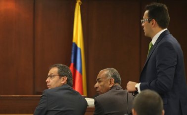 Según la Fiscalía el provecho económico que buscaban los procesados se traducían en porcentajes para los mismos, en caso de ser adjudicatarios de los contratos. Colprensa