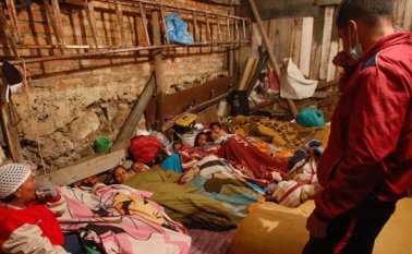 En una caseta, propiedad de una voluntaria pamplonesa, funciona un pequeño albergue para 20 personas. Mario Franco