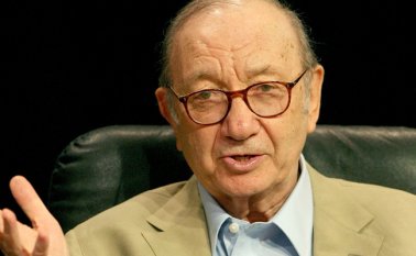 La mayor parte del trabajo de Neil Simon se centró en la lucha diaria de la clase media, que usaba para explorar lo que él llamaba "guerras domésticas" y el conflicto interfamiliar. AFP