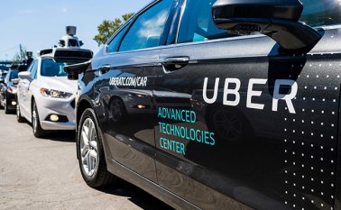 El responsable de Uber, Dara Khosrowshahi, dijo que el acuerdo permitirá a su compañía acercarse al objetivo de "ofrecer los automóviles autoconducidos más seguros del mundo". AFP