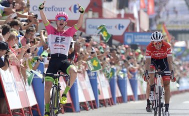 El pelotón llegó a 4.55 minutos del ganador. AFP