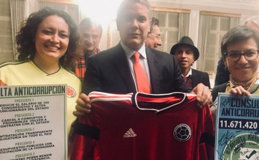 Claudia López (derecha), una de las principales promotoras de la Consulta Anticorrupción, aseguró que se llegó a un gran acuerdo para cumplir el mandato ciudadano que se hizo en las urnas de luchar contra la corrupción. Tomada de Twitter