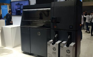 La industria de la impresión 3D representa una revolución en términos productivos, en tanto que ya es posible fabricar un carro o incluso una casa a partir de esta solución. Internet