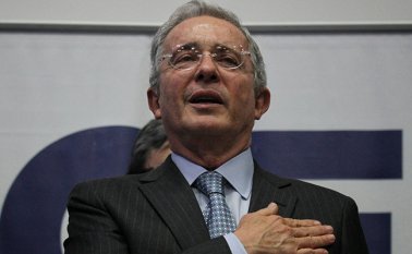 El panfleto llegó a la sede del Centro Democrático en Medellín. Colprensa