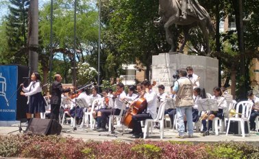 El director, Oscar William Nieto, presentó el proyecto musical hace tres años y desempolvó los instrumentos musicales.
Cortesía