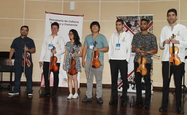 Talento joven en el violín. Colprensa