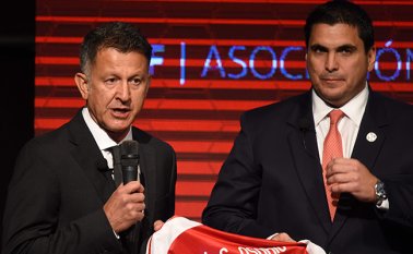 Osorio llega a Paraguay, tras abandonar en julio el banquillo de la selección mexicana. AFP