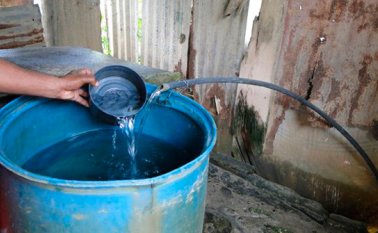 En sectores altos los problemas de abastecimiento de agua empeoran. El servicio en algunos sectores sigue llegando por turnos. Archivo