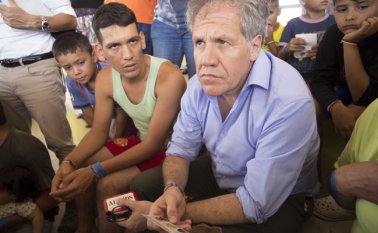 Luis Almagro visitó Cúcuta en 2015, cuando el gobierno de Maduro cerró la frontera, expulsó a miles de colombianos y se generó una crisis humanitaria sin precedentes. Archivo
