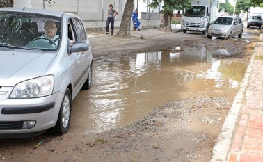 La calle octava entre calles 11 y 12, barrio Colsag, la vía quedó destrozada luego que Aguas Kpital hiciera la sustitución de tuberías. Los vecinos dicen que la Alcaldía quedó en implementar el programa Comunidad-Gobierno. Cesar Obando