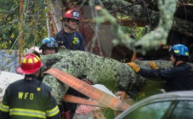 El huracán tocó tierra el viernes en la mañana cerca de Wilmington. AFP