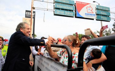 El secretario general de la OEA justificó su declaración en "violaciones de derechos humanos" supuestamente cometidas por el gobierno de Maduro. Mario Caicedo