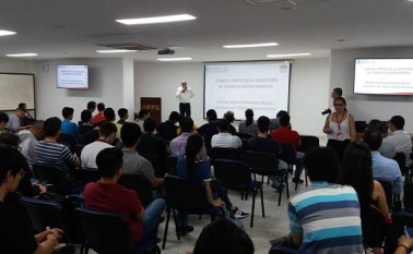 En la competencia se inscribieron 180 personas, de las cuales se seleccionaron 100. Facebook