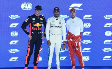 Con esta 79ª pole de su carrera, Hamilton dio un golpe de autoridad. AFP