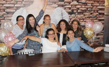 Lucía Rojas, Carol Gómez  Bonett,  Alegna Maldonado, Claudia Patricia Rangel y Milena López. Sentadas: Susan Moncada y Sonia Mendoza. Cortesía