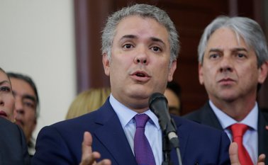 El presidente de Colombia, Iván Duque Márquez, informó que su política con Venezuela no es belicista. El argumento fue dado luego de que el nuevo embajador en Estados Unidos, Francisco Santos, dejara entrever que no se puede descartar la opción militar en la crisis con el país vecino. Colprensa